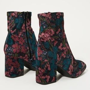 Floral velvet stretch bootie